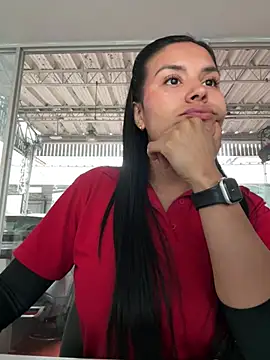 MacaW09 online show from March 5, 2026, 10:05 pm