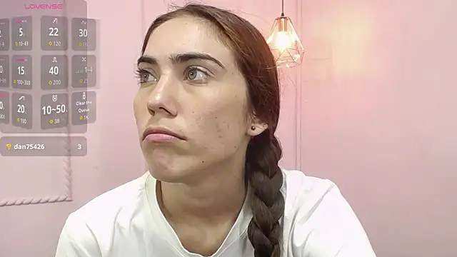 Snapshot of danna7cute chatting on October 17, 2025, 8:54 pm danna7cute online show from October 17, 2025, 8:54 pm