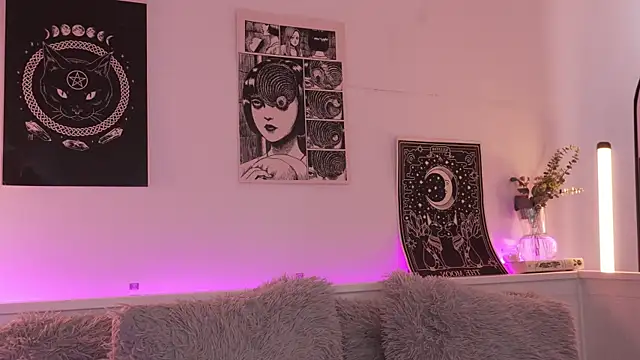 sophieee art online show from October 9, 2025, 6:52 pm