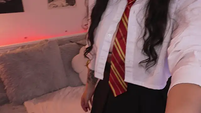 Snapshot of sophieee_art chatting on October 25, 2025, 7:36 pm sophieee art online show from October 25, 2025, 7:36 pm