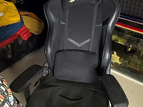 Snapshot of GoldyDong chatting on December 15, 2025, 9:09 pm GoldyDong online show from December 15, 2025, 9:09 pm