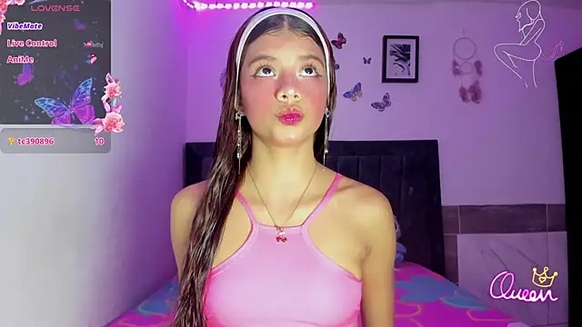 Snapshot of emmie_bunny chatting on May 15, 2026, 9:46 pm emmie bunny online show from May 15, 2026, 9:46 pm