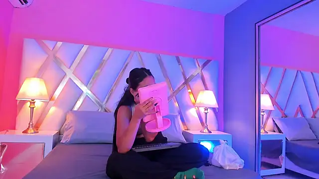 JadeeKhan online show from October 9, 2025, 8:20 pm