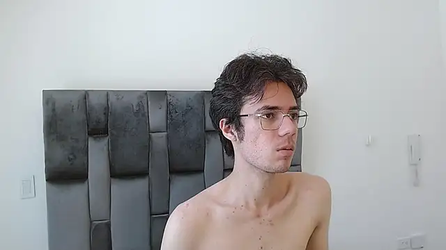 VIKTORNOIR online show from October 18, 2025, 3:58 pm