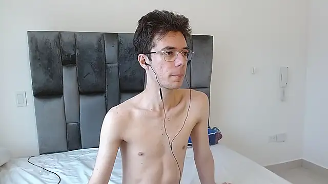 VIKTORNOIR online show from November 8, 2025, 1:47 pm