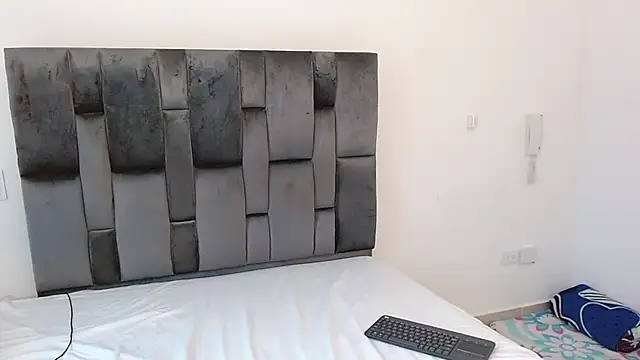 VIKTORNOIR online show from October 9, 2025, 12:38 pm