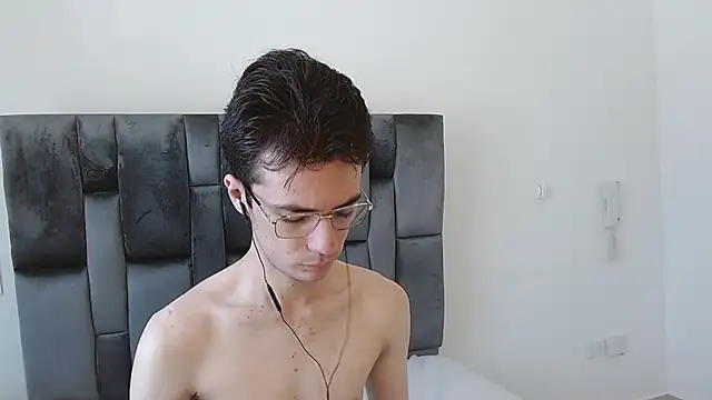 VIKTORNOIR online show from November 7, 2025, 2:21 pm