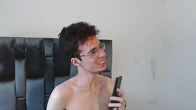 VIKTORNOIR online show from November 1, 2025, 7:52 pm