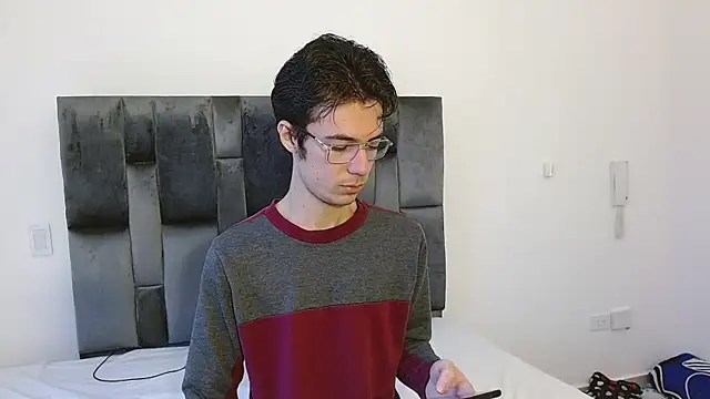 VIKTORNOIR online show from October 10, 2025, 12:17 pm