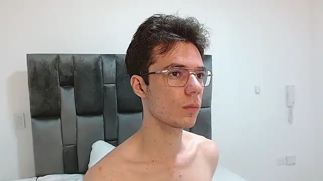 VIKTORNOIR online show from November 6, 2025, 1:20 am