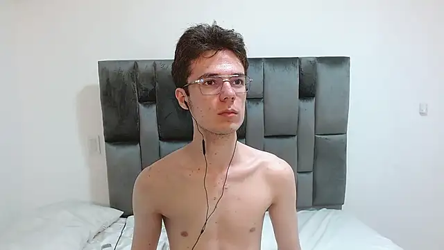 VIKTORNOIR online show from November 7, 2025, 2:16 am