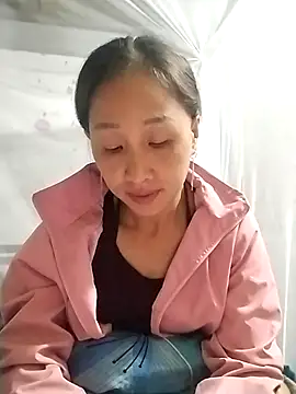 cute love00 online show from October 24, 2025, 3:16 am