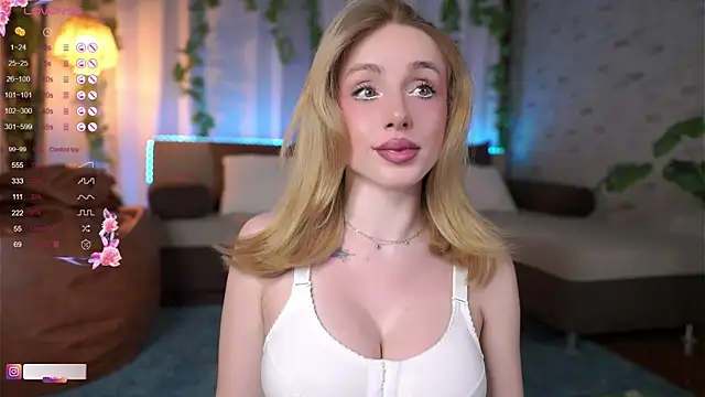 Snapshot of BabyyyLunaX chatting on June 8, 2026, 7:47 pm BabyyyLunaX online show from June 8, 2026, 7:47 pm