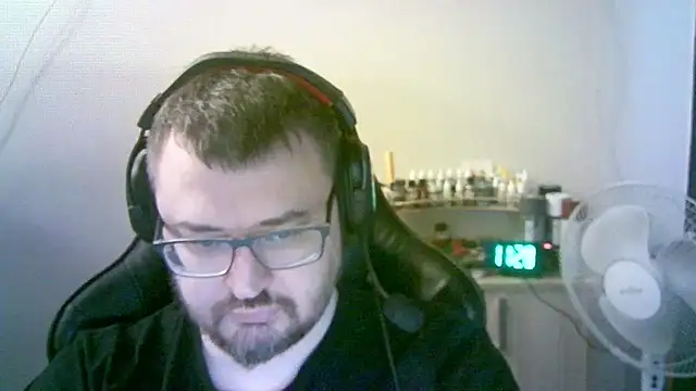 Snapshot of SirAbuser chatting on March 18, 2026, 8:28 am SirAbuser online show from March 18, 2026, 8:28 am