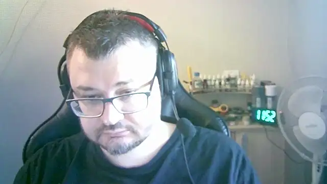 Snapshot of SirAbuser chatting on March 11, 2026, 8:52 am SirAbuser online show from March 11, 2026, 8:52 am