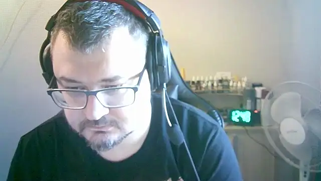 Snapshot of SirAbuser chatting on March 15, 2026, 9:49 am SirAbuser online show from March 15, 2026, 9:49 am