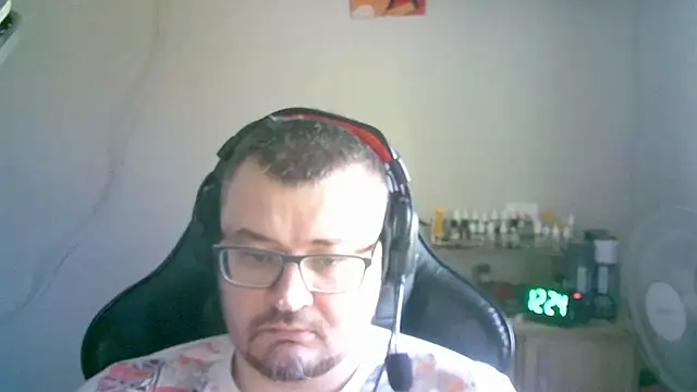 Snapshot of SirAbuser chatting on March 6, 2026, 9:26 am SirAbuser online show from March 6, 2026, 9:26 am