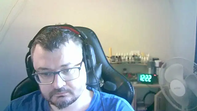 Snapshot of SirAbuser chatting on March 17, 2026, 9:23 am SirAbuser online show from March 17, 2026, 9:23 am