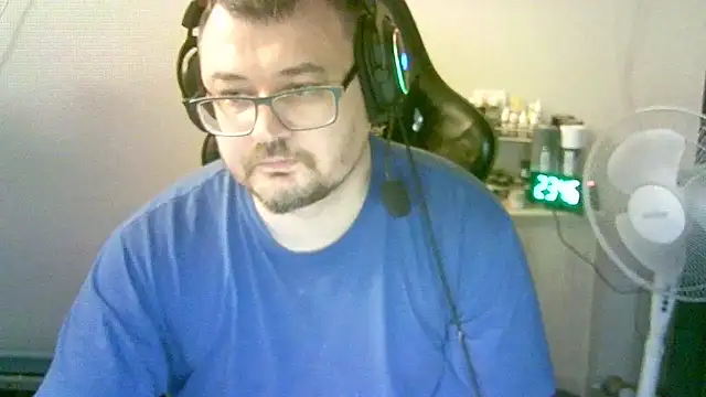 Snapshot of SirAbuser chatting on March 10, 2026, 8:46 pm SirAbuser online show from March 10, 2026, 8:46 pm