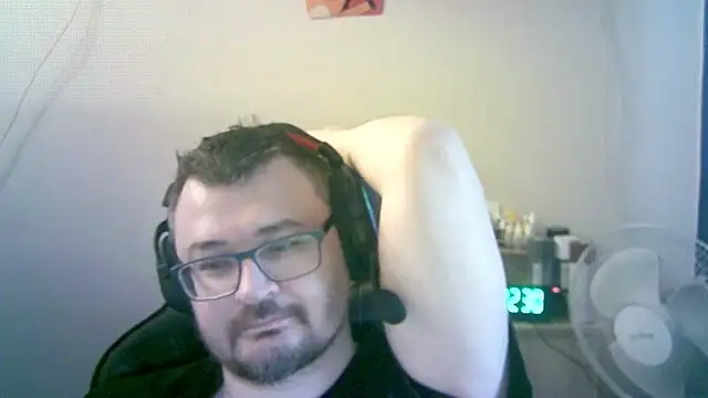 Snapshot of SirAbuser chatting on March 19, 2026, 9:31 am SirAbuser online show from March 19, 2026, 9:31 am