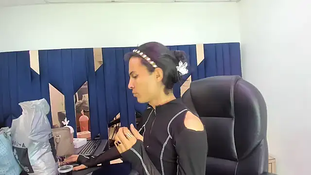 Aisha hotts777 online show from April 22, 2026, 3:24 am