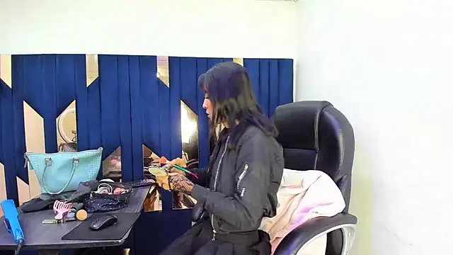 Aisha hotts777 online show from April 25, 2026, 3:09 am