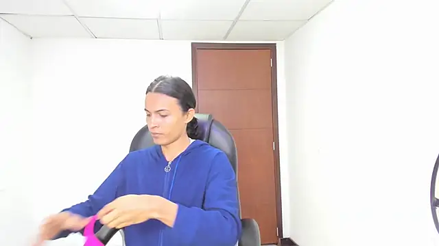 Snapshot of Aisha_hotts777 chatting on February 26, 2026, 3:28 am Aisha hotts777 online show from February 26, 2026, 3:28 am