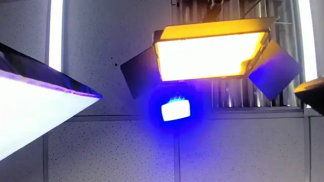 Snapshot of Aisha_hotts777 chatting on March 18, 2026, 3:20 am Aisha hotts777 online show from March 18, 2026, 3:20 am