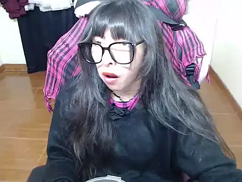 ScarlettShirahoshi online show from December 15, 2025, 8:03 pm