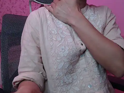 Snapshot of snow_white123 chatting on October 16, 2025, 8:17 pm snow white123 online show from October 16, 2025, 8:17 pm