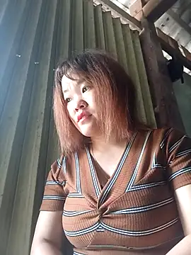 sukabae00 online show from May 4, 2026, 11:51 pm
