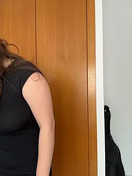 TenderLaGlamor online show from March 7, 2026, 3:28 pm