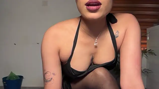 LucytheDevilQueen online show from May 1, 2026, 4:39 am