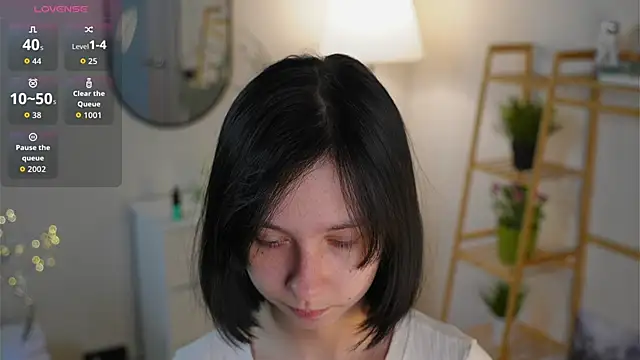 Snapshot of SuzanneHowse chatting on November 5, 2025, 6:38 am SuzanneHowse online show from November 5, 2025, 6:38 am