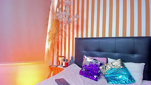 LunaToledo online show from February 4, 2026, 2:34 pm