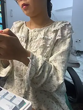 bunny b4nny online show from November 28, 2025, 6:13 am