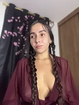 Snapshot of Scarlett05 chatting on July 5, 2026, 1:32 am Scarlett05 online show from July 5, 2026, 1:32 am
