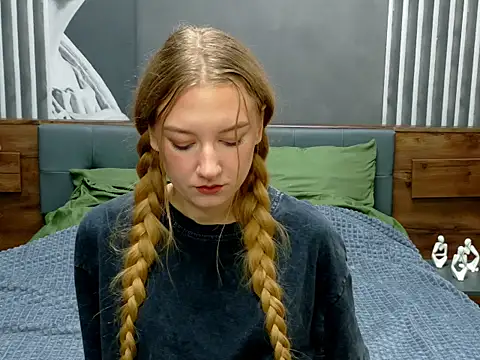 DarcyWilsy online show from October 9, 2025, 9:15 pm