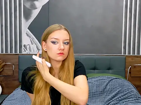 DarcyWilsy online show from November 12, 2025, 4:44 pm