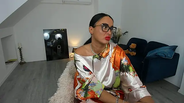 Helen Sinn online show from September 20, 2025, 3:55 am