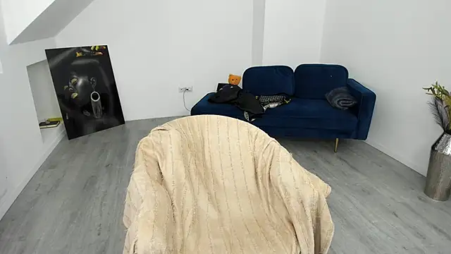 Helen Sinn online show from September 26, 2025, 3:02 am