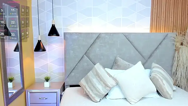 Brunnette Sensation online show from December 17, 2025, 8:14 pm