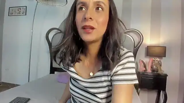 Snapshot of MiaAmore_ chatting on April 1, 2026, 7:22 pm MiaAmore online show from April 1, 2026, 7:22 pm