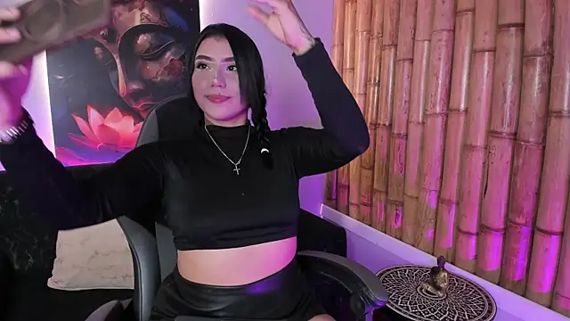 Snapshot of emy_williams chatting on July 27, 2026, 7:21 pm emy williams online show from July 27, 2026, 7:21 pm