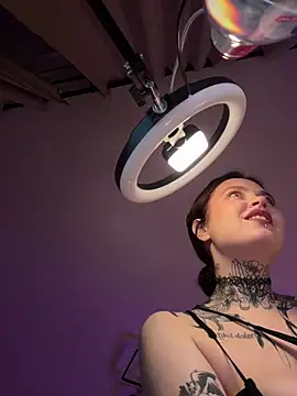 Snapshot of Mariiiiiway chatting on November 10, 2025, 7:52 pm Mariiiiiway online show from November 10, 2025, 7:52 pm