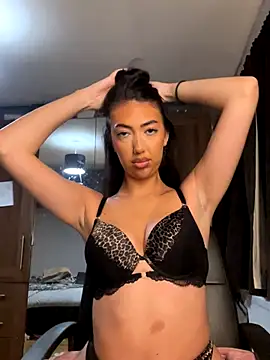 Snapshot of Miss_lunaxx chatting on November 27, 2025, 5:13 pm Miss lunaxx online show from November 27, 2025, 5:13 pm