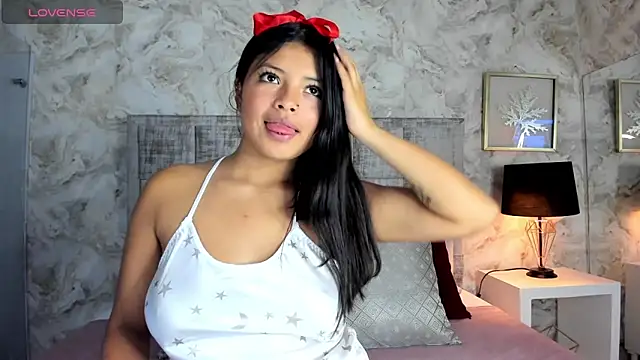 Snapshot of ashleythompson2025 chatting on December 15, 2025, 1:28 pm ashleythompson2025 online show from December 15, 2025, 1:28 pm