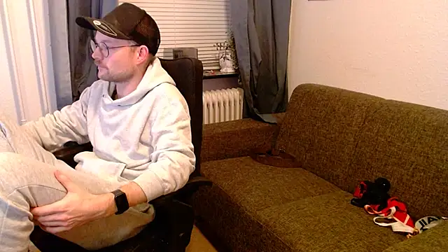 Snapshot of ChefDeLust chatting on December 20, 2025, 3:37 pm ChefDeLust online show from December 20, 2025, 3:37 pm