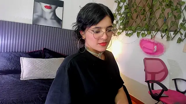 Saraah Dark online show from September 29, 2025, 3:24 am