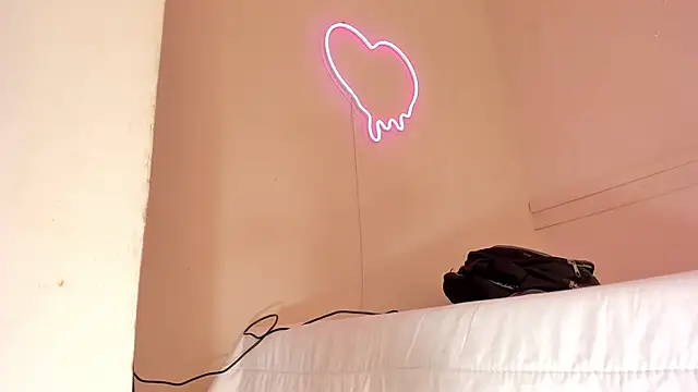 Snapshot of _aleja_x chatting on October 14, 2025, 11:33 am aleja x online show from October 14, 2025, 11:33 am